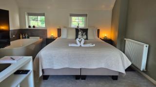 Dalerheugte Drenthe B&B Wellness met romantisch bad en ontbijt à la carte op de kamer - 1