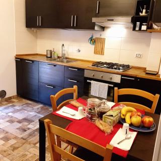 Cozy house near train station, walking distance from old town and Bologna Exhibition Centre - 0