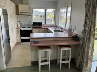 The Orewa Beach House - 200 Steps to Orewa Beach - 6