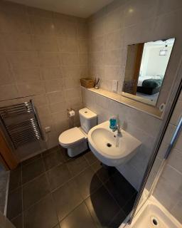 Central Liverpool 2-Bed Balcony Apartment by StaySavvy Accommodation - 2