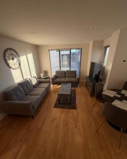 Central Liverpool 2-Bed Balcony Apartment by StaySavvy Accommodation - 5