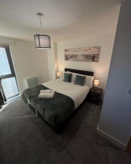 Central Liverpool 2-Bed Balcony Apartment by StaySavvy Accommodation - 7