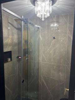 Modern Luxury 2BR with Private Jacuzzi - 2