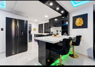 Modern Luxury 2BR with Private Jacuzzi - 7