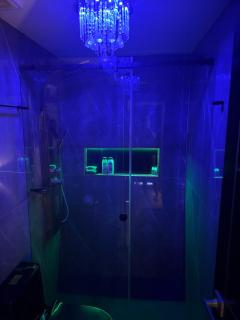 Modern Luxury 2BR with Private Jacuzzi - 1