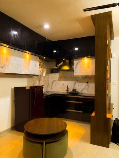 Luxury Flat Escape Spacious, Stylish and Affordable - 9