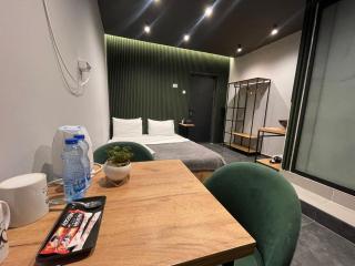 Mickitos Square Two - 0