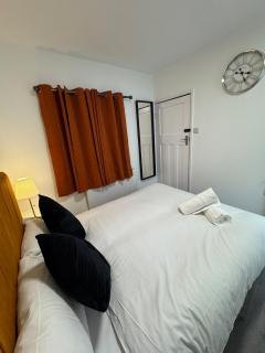 CityBuzz 4 Bedroom House in Nottingham Sleep 7 - 5