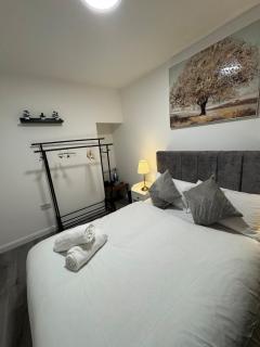 CityBuzz 4 Bedroom House in Nottingham Sleep 7 - 7