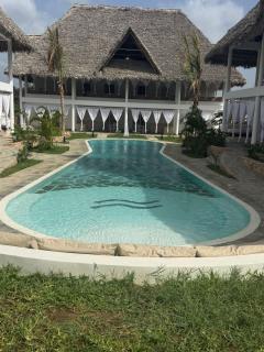 Stylish 2-Bedroom Air-Con Villa with Heated Pool - 6