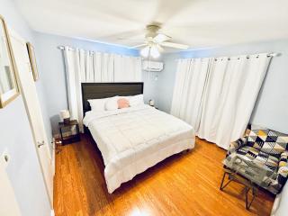 The Charming Cozy 4-Bedroom Getaway in Glen Burnie - 9