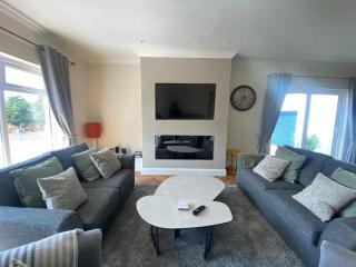 Luxurious & bright home for 6 Westport dogfriendly - 0