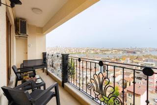 New Stylish Apartment with Panoramic Views - 2