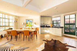 A Gentle Riverside Charm 2 bedroom Mews House - 0