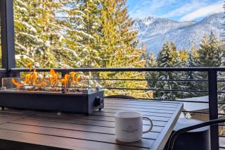 Ski In and Out The Mountainside House with Hot Tub! - 4