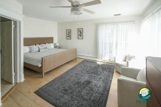 Lakefront estate with breathtaking views and pier! - 9