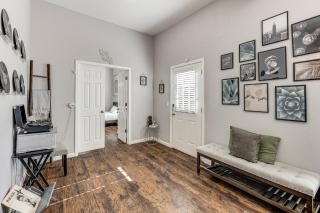 2 Mi to The Alamo Pet-Friendly Escape with Yard! - 5