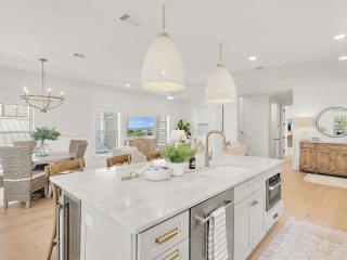 Elegant 5BR 30A Home w Hot tub & Pool - 2