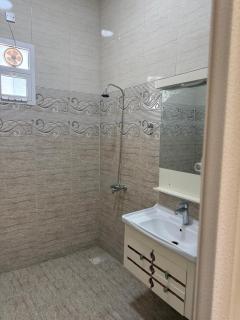 بيت للإجار في راس الجنز - 1