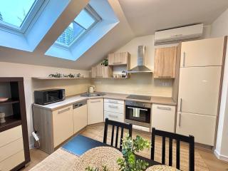 Cozy Apartment for Couples, Friends & Families - 1