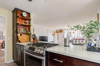 Cozy Seattle Home for Family & Friends - 3