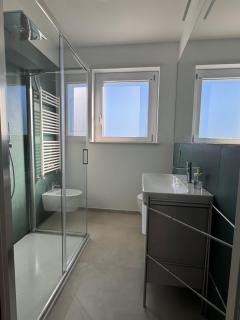 Loggetta Luna Appartamento Nuovo in Centro a Pescara Comfort Moderno e Ambiente Silenzioso - 1