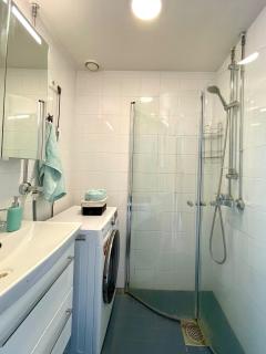 Bright and spacious 3BR Apartment with Fast Metro Access to City Center - 9