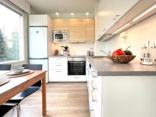 Bright and spacious 3BR Apartment with Fast Metro Access to City Center - 7