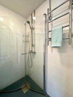 Bright and spacious 3BR Apartment with Fast Metro Access to City Center - 5