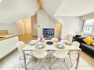 Refined 2 bedroom apartment with parking - 7