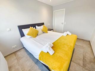 Refined 2 bedroom apartment with parking - 5