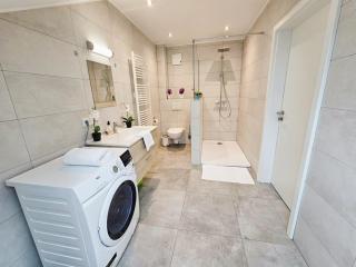 Refined 2 bedroom apartment with parking - 1