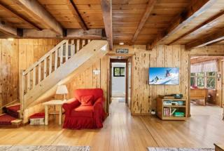 3BR Mountain Cabin-Near Beach & Slopes - 8