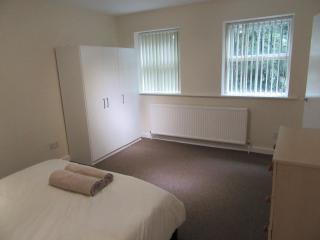 No 4 - LARGE 2 BED NEAR SEFTON PARK AND LARK LANE - 8