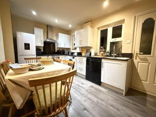 Central Stamford Long stay contractor 3 bed with free parking and fast WiFi - 8