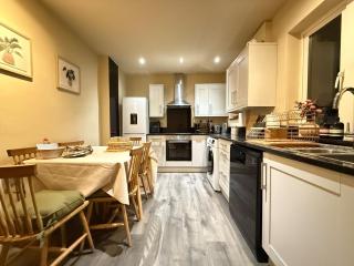 Central Stamford Long stay contractor 3 bed with free parking and fast WiFi - 5