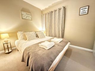 Central Stamford Long stay contractor 3 bed with free parking and fast WiFi - 1