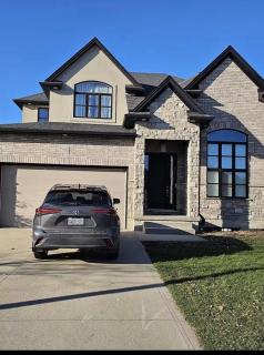 Modern Cozy Executive Suite with Private Entrance - 0