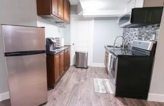 Modern Cozy Executive Suite with Private Entrance - 5