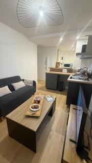 Chez Jérome - Bright and cinematic atmosphere - 3