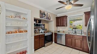 Purple Door Heaven - Heated Pool l BBQ - 1