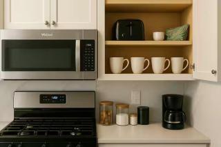 Warm & Cozy Escape - NYC & NWK with Free Parking - 6