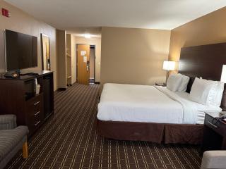 Best Western Dodgeville Inn & Suites - 1