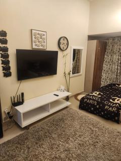 studio in centre of ajman in pearl towers - 0