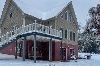 Yogis Paradise with Deck about 1 Mi to Yogaville! - 5