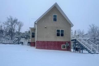 Yogis Paradise with Deck about 1 Mi to Yogaville! - 3