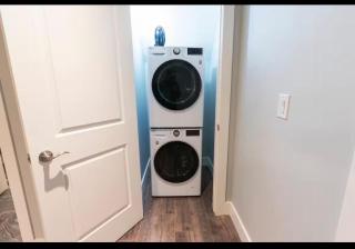 Modern Cozy Executive Suite with Private Entrance - 1