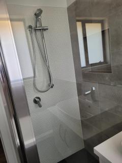 Easy for 1 person per room - 4