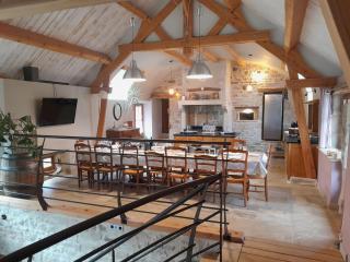 Gîte La grange des Hirondelles 15 personnes 5litsdoubles 5litssimples 1convertible chez MAYMARD Yannick à 28 route de la croix forêt à ANTULLY réf à Gîte de France G2005 Corps de ferme entièrement rénové de bon standing - 5