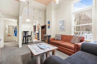 Walk to Water St and River Quaint Saugatuck Apt - 5